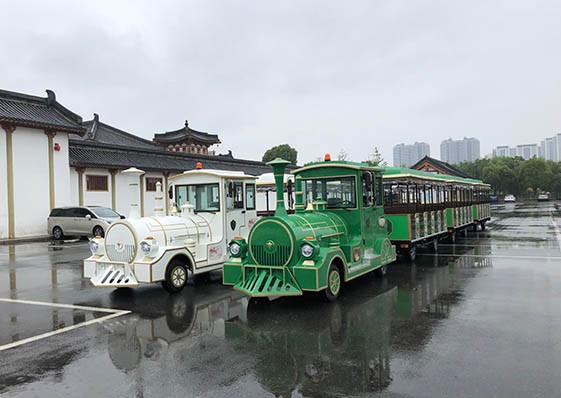 鋰電池觀光小火車(chē)亮相，開(kāi)啟綠色旅游新篇章